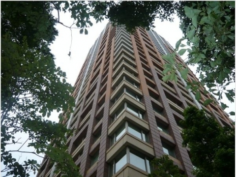 青山パークタワー